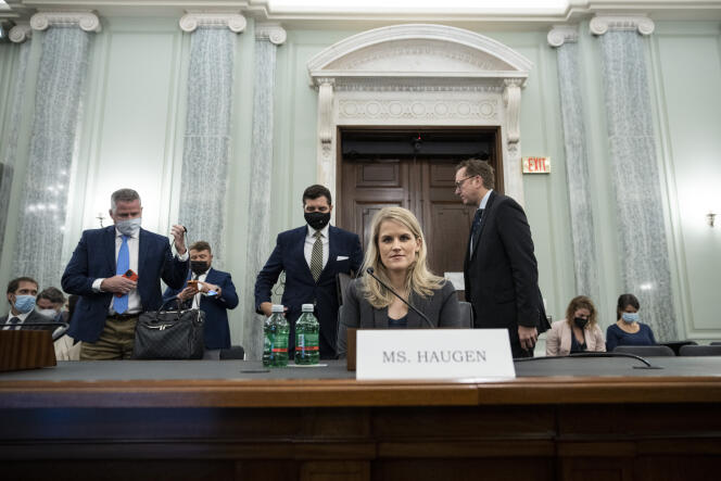La lanceuse d’alerte Frances Haugen lors de son audition au Sénat, le 5 octobre 2021, à Washington.