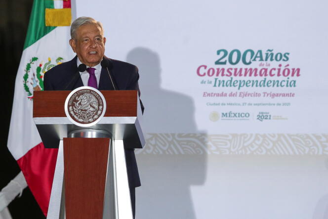 El presidente Andrés Manuel López Obrador expresa en ocasión del bicentenario de la independencia de México, en la Ciudad de México, el 27 de septiembre de 2021.