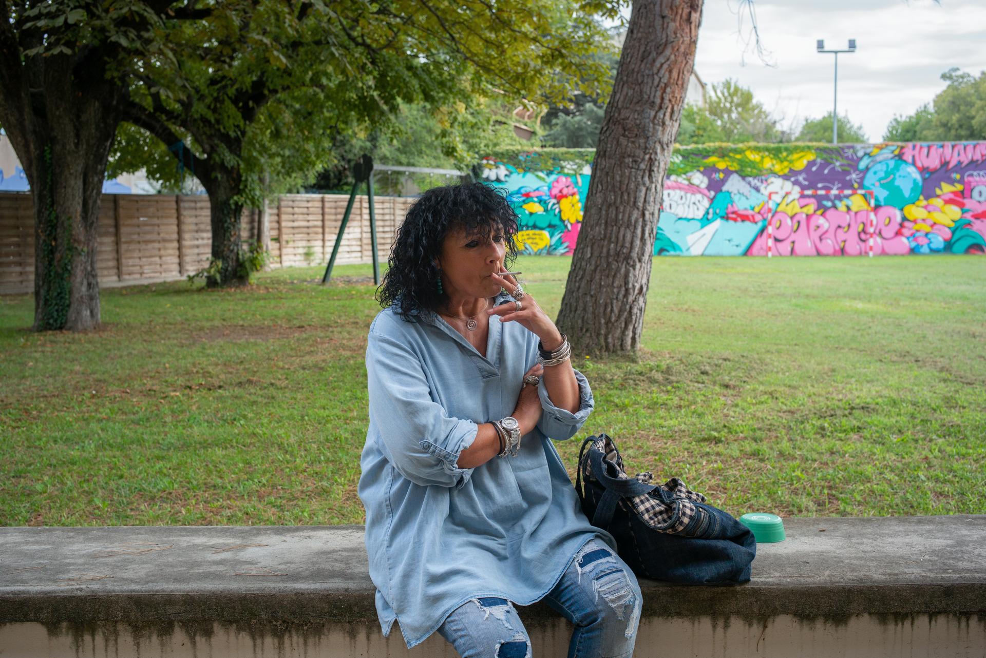 Nelly Calvet, qui travaille depuis près de trente ans comme éducatrice au sein de l’association des Matins bleus, à Saint-Rémy-de-Provence (Bouches-du-Rhône), le 16 septembre 2021.