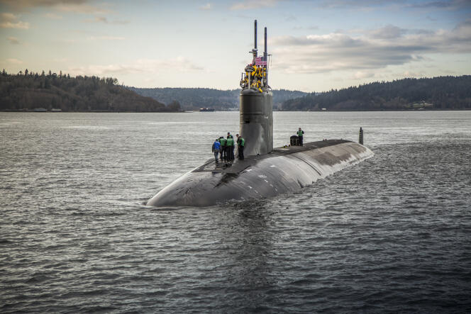 Le sous-marin d’attaque rapide de classe Seawolf USS Connecticut quitte le chantier naval de Puget Sound pour des essais en mer, en décembre 2016.