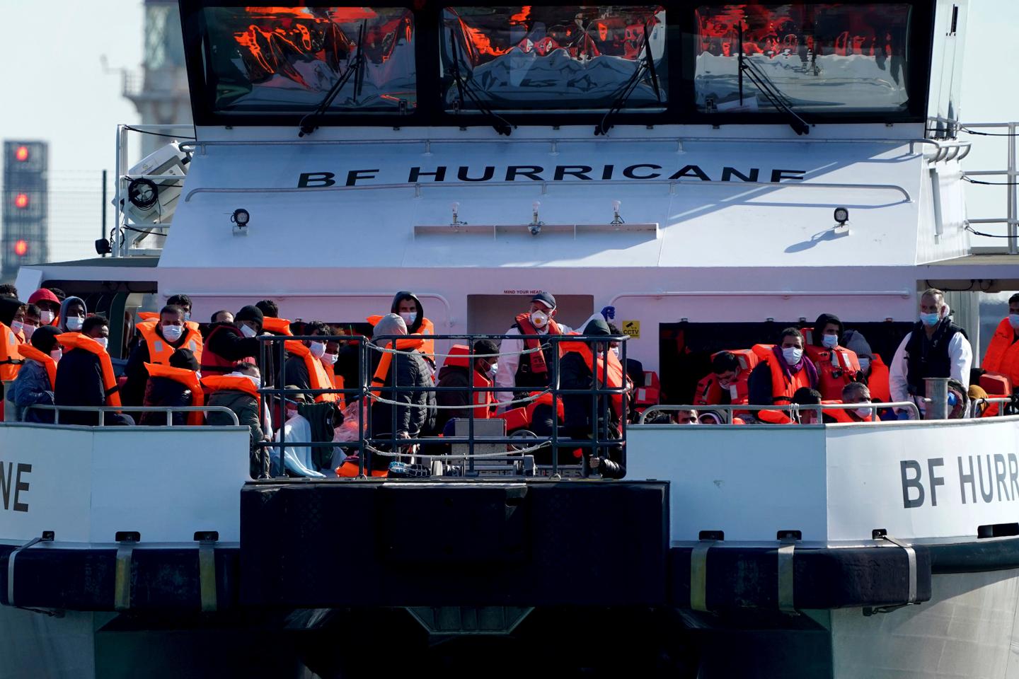 Plus de 1 400 migrants tentant de traverser la Manche secourus en trois ...