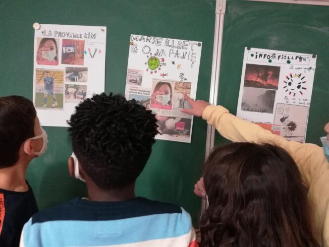 « Unes » de journaux par des écoliers de Marseille.
