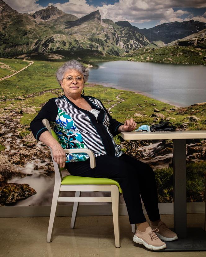 Sylvette T., le 8 octobre 2021. Elle a dû fermer son magasin de prêt-à-porter de Tarbes à cause de la crise sanitaire et est aujourd’hui en convalescence après une opération du genou, à Bagnères-de-Bigorre (Hautes-Pyrénées).