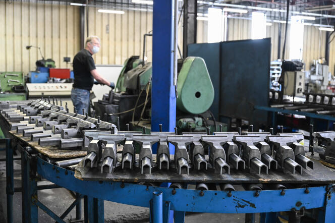 Les ateliers de fabrication d’étaux de l’usine VP Dolex, à Saint-Chamond (Loire), le 10 mai 2021. L’entreprise s’est portée candidate pour les appels à projets dans le cadre du dispositif « Territoires d’industrie ».