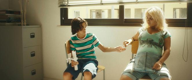 Dennis (Tommaso Di Cola) et Vilma (Ileana D’Ambra) dans le film « Storia di Vacanze » des frères D’Innocenzo.