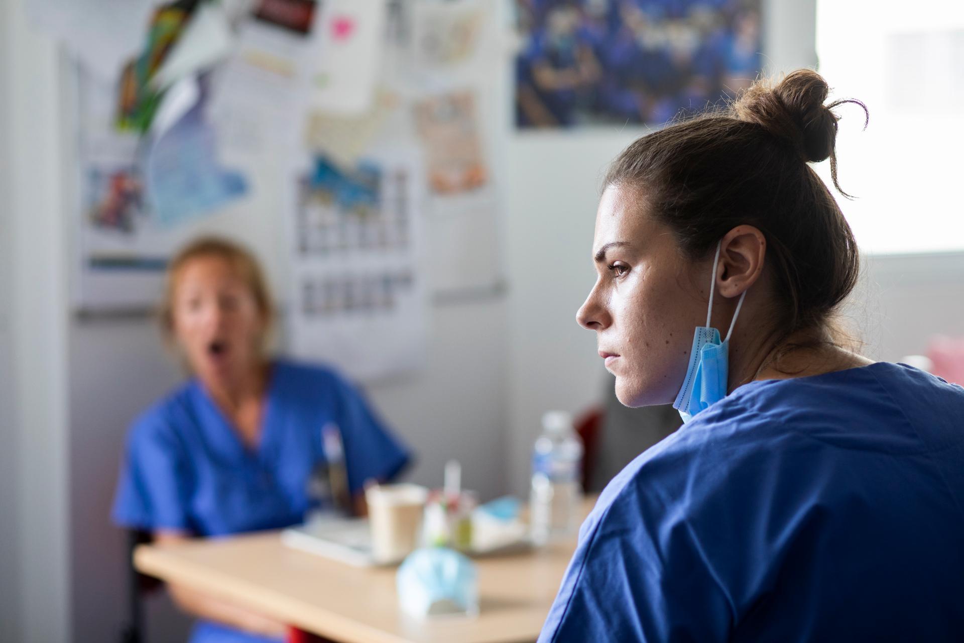 Réunion et petit déjeuner avec les paramédicaux du service de réanimation de la Pitié-Salpêtrière, le 10 septembre 2021.