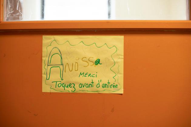 Sur la porte d’une chambre de l’unité Simon, à la Pitié-Salpêtrière, le 10 septembre 2021.