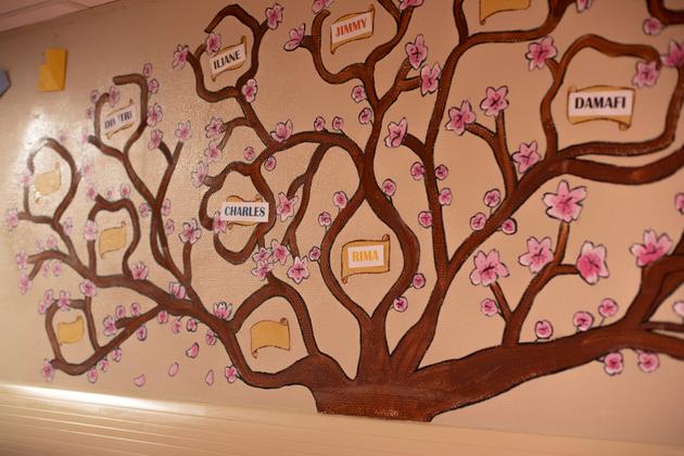 Au mur, les prénoms des patients de l’unité Itard de la Pitié-Salpêtrière, le 10 septembre 2021.