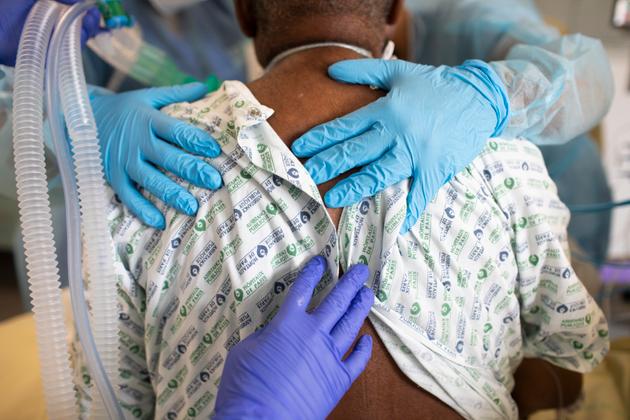 Un patient rapatrié de Martinique, à la Pitié-Salpêtrière, le 10 septembre 2021.