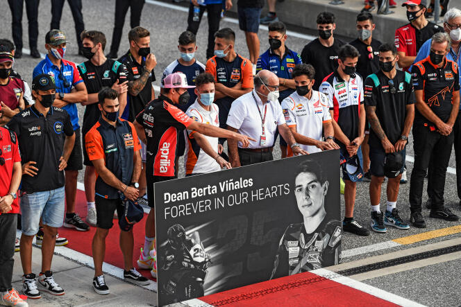 Minute de silence en hommage à Dean Berta Viñales, lors d’une épreuve du championnat du mondede MotoGP, à Austin (Texas).