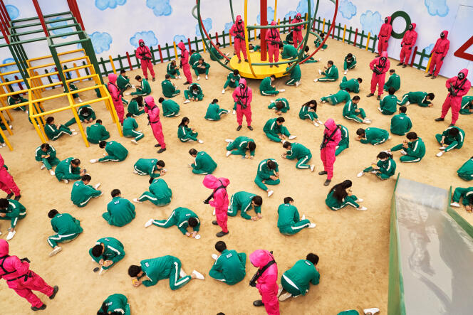 Dans la série sud-coréenne diffusée par Netflix, des marginaux risquent leur vie dans des jeux d’enfants traditionnels pour tenter de remporter des milliards de wons.