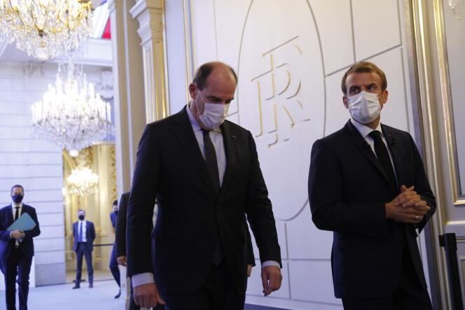 Emmanuel Macron et Jean Castex, arrivent à la présentation du plan France 2030, à l’Elysée, le 12 octobre 2021.