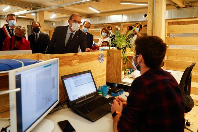 Le premier ministre, Jean Castex, en visite dans un espace de coworking et un incubateur de start-up à Colombelles (Calvados), le 27 août 2021.