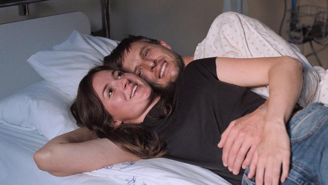 Comédie dramatique norvégienne brossant le portrait subtil d’une jeune femme d’aujourd’hui, « Julie (en 12 chapitres) » donne à voir des histoires d’amour à la découpe.