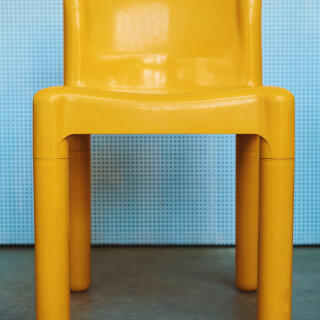 Createur: Carlo Bartoli
Chaise modèle 4875 en plastique ABS jaune , aux quatre pieds demontables
Editeur: Kartell
Année de creation: 1974