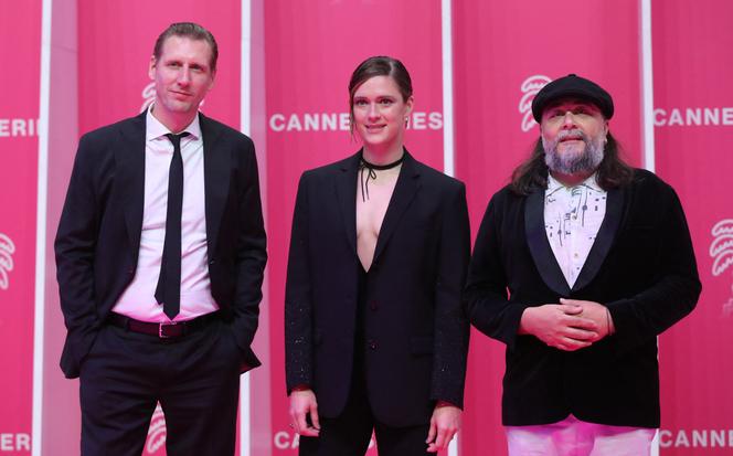 Les comédiens de « Mister 8 », Pekka Strang et Krista Kosonen, et le scénariste de la série finlandaise Jani Pösö, lors du festival Canneséries, à Cannes (Alpes-Maritimes), le 9 octobre 2021.