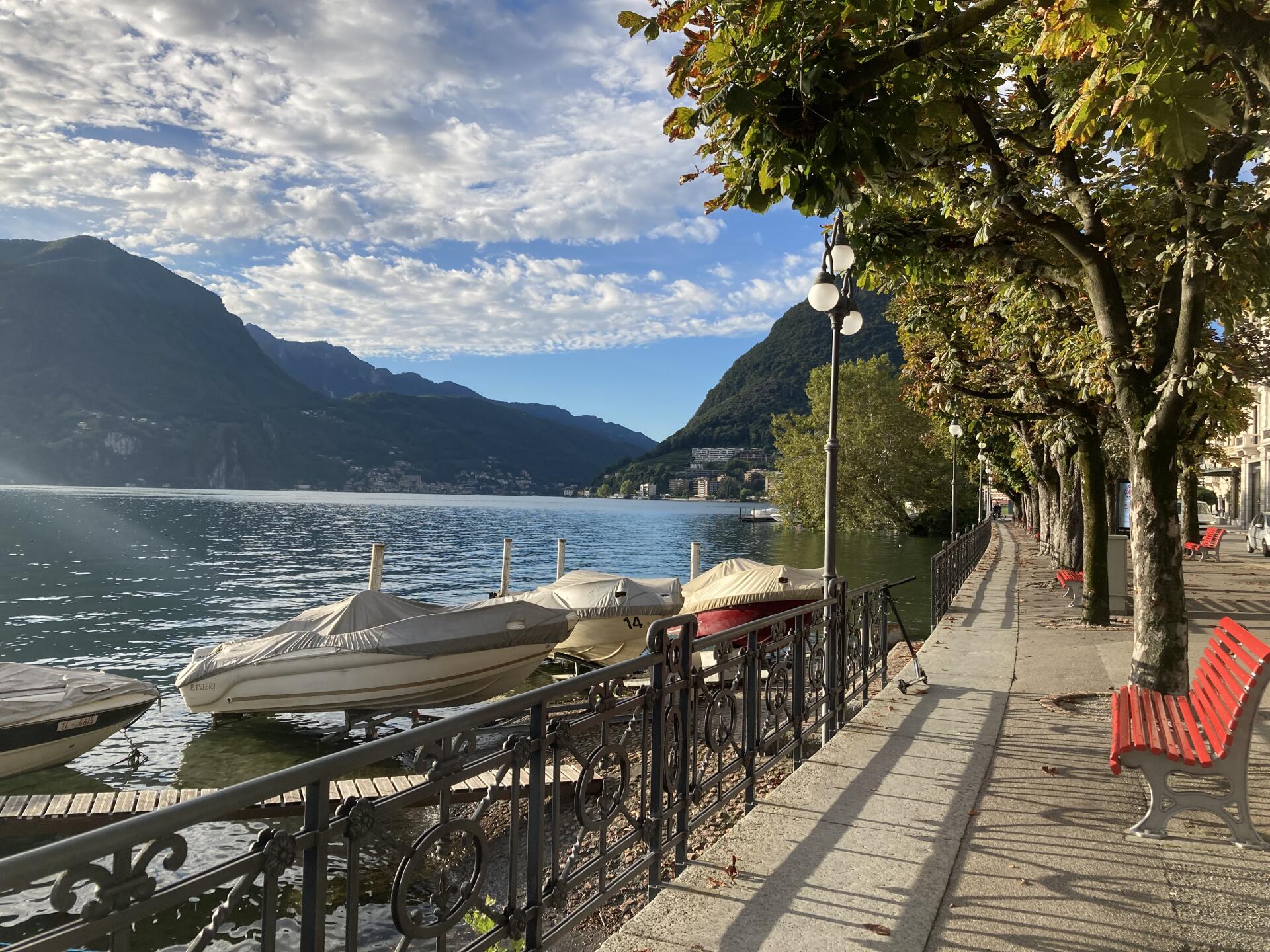 La promenade au bord du lac, à Lugano.