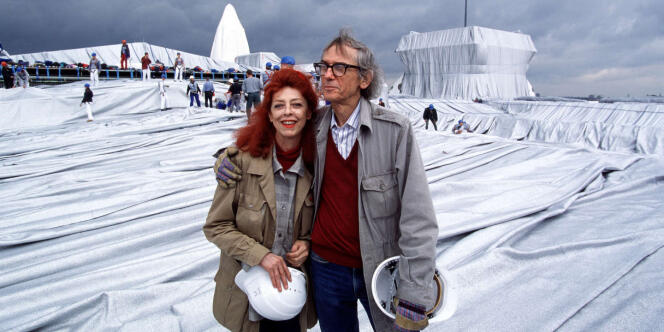 Jeanne-Claude et Christo ont passé beaucoup de temps à convaincre, négocier et financer les installations gigantesques, qui ont fait leur gloire.