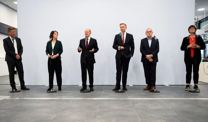 Führer der Grünen, SPD und FDP nach einem Treffen für eine Regierungskoalition in Berlin am 15. Oktober 2021.