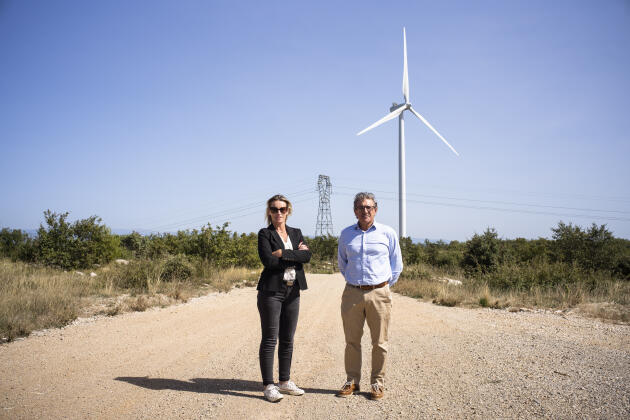 Camille Reynaud et Juan Abellan Lopez, respectivement responsable du développement et directeur général de Eco Delta, la société chargée du parc éolien, à Ollières (Var), le 24 septembre 2021.