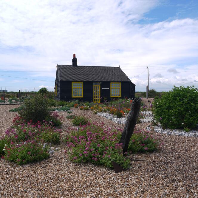 Vue du jardin et du cottage de Derek Jarman à Dungeness, dans le Kent, en Angleterre (2021).