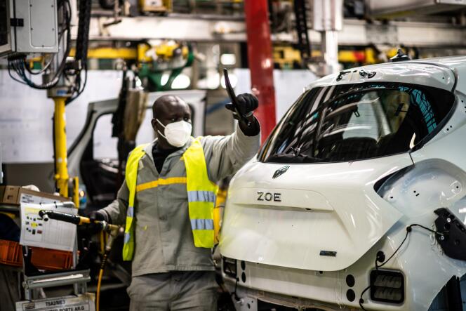 Chaîne d’assemblage de la Zoé electrique, à l’usine Renault de Flins-sur-Seine (Yvelines), le 6 mai 2020.