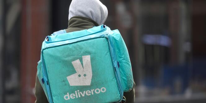 A bicycle delivery service from British brand Deliveroo in London, March 31, 2022.