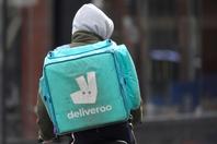 Un livreur à vélo de l’enseigne britannique Deliveroo, à Londres, le 31 mars 2022.
