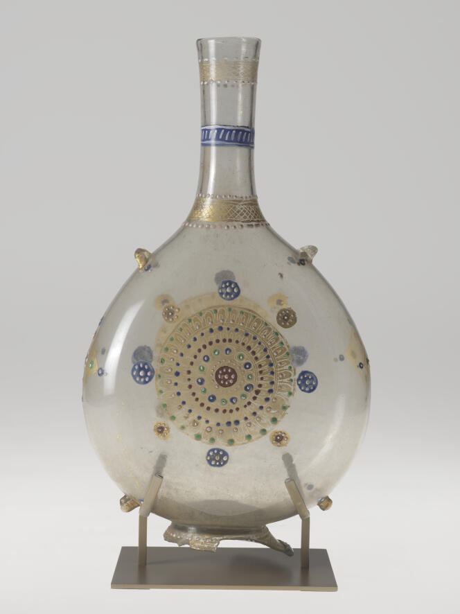Between Venice and France, enamelled glass becomes art during the Renaissance