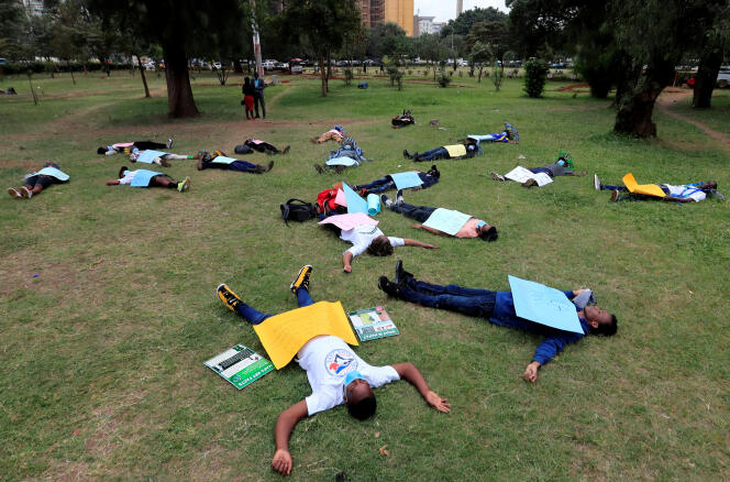 Des militants environnementaux lors d’une action à Nairobi, au Kenya, en septembre 2020.
