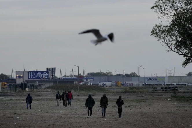 In 2020, the crossings and attempted crossings concerned some 9,500 people, against 2,300 in 2019 and 600 in 2018 - here, in Calais, on October 14.