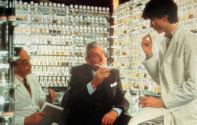 De gauche à droite, Jean Hadorn, directeur de l’école de parfumerie Givaudan, Maurice Thiboud, chef parfumeur du groupe Givaudan, et Thierry Wasser, au début des années 1980, à Genève.