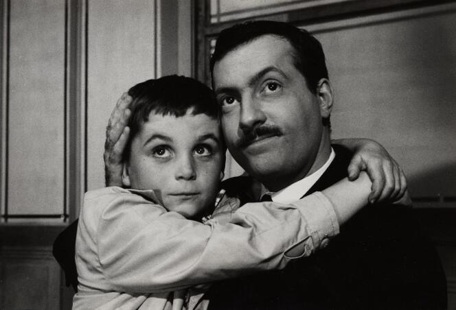 Bébert (Martin Lartigue) et l’inspecteur de la SNCF Barthoin (Michel Serrault) dans « Bébert et l’omnibus » (1963), d’Yves Robert.