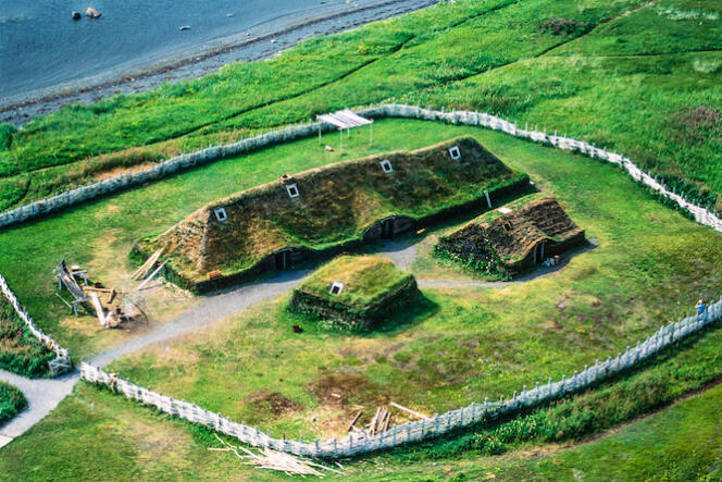Reconstitution d’un habitat viking près du site de l’Anse aux Meadows, sur l’île de Terre-Neuve (Canada).