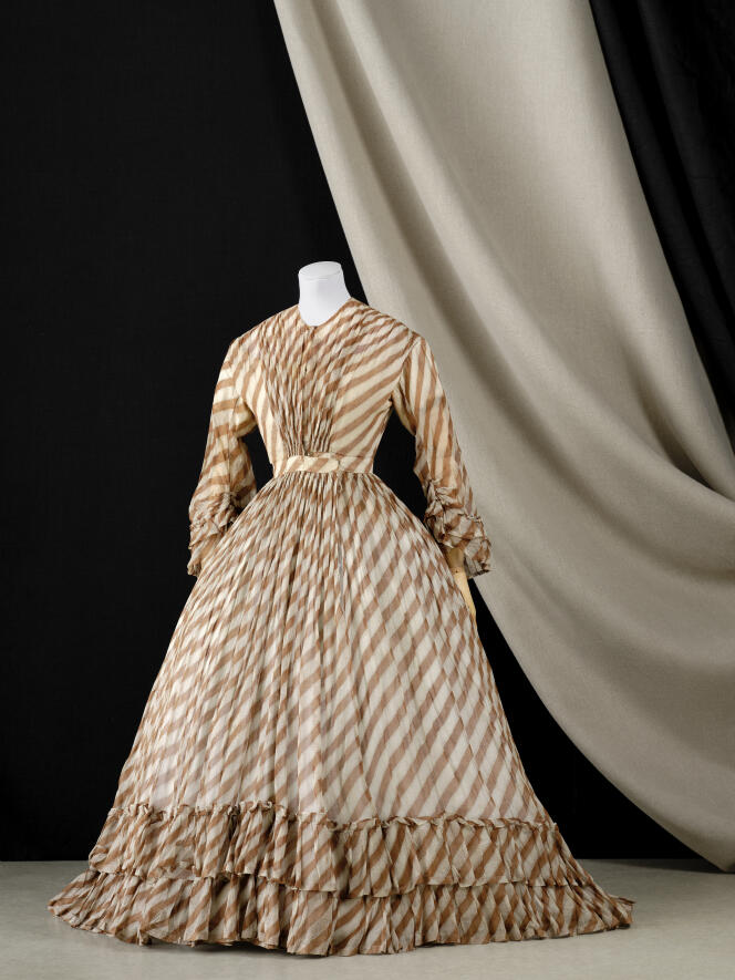 Robe à crinoline, vers 1845.