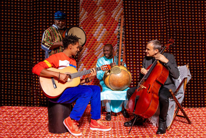 David Walters (guitare), Roger Raspail (percussions), Ballaké Sissoko (kora) et Vincent Segal (violoncelle), en janvier 2020.