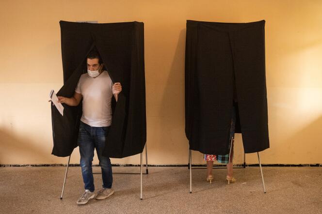 Dans un bureau de vote à Rabat, le 8 septembre 2021.