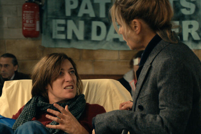 Raf (Valeria Bruni Tedeschi) et Julie (Marina Foïs) dans « La Fracture », de Catherine Corsini.