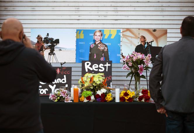 Hommage à la directrice de photographie Halyna Hutchins, victime, le 21 octobre 2021, d’un incident impliquant une arme à feu sur un plateau de tournage au Texas.