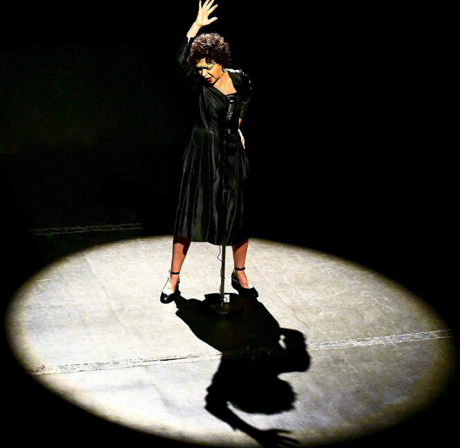 Béatrice Bonnaudeau dans « Edith Piaf, je me fous du passé » au Studio Hébertot, en septembre 2021.