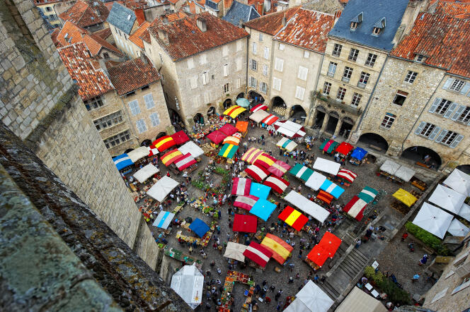« Le marché du jeudi fait partie de l’histoire de Villenfranche-de-Rouergue depuis sa création », explique Ludovic Lemercier, guide conférencier.