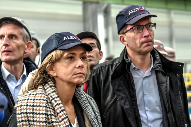 The president of the Ile-de-France region, Valérie Pécresse, and the CEO of Alstom, Henri Poupart-Lafarge, in Petite-Forêt (Nord), in February 2019.