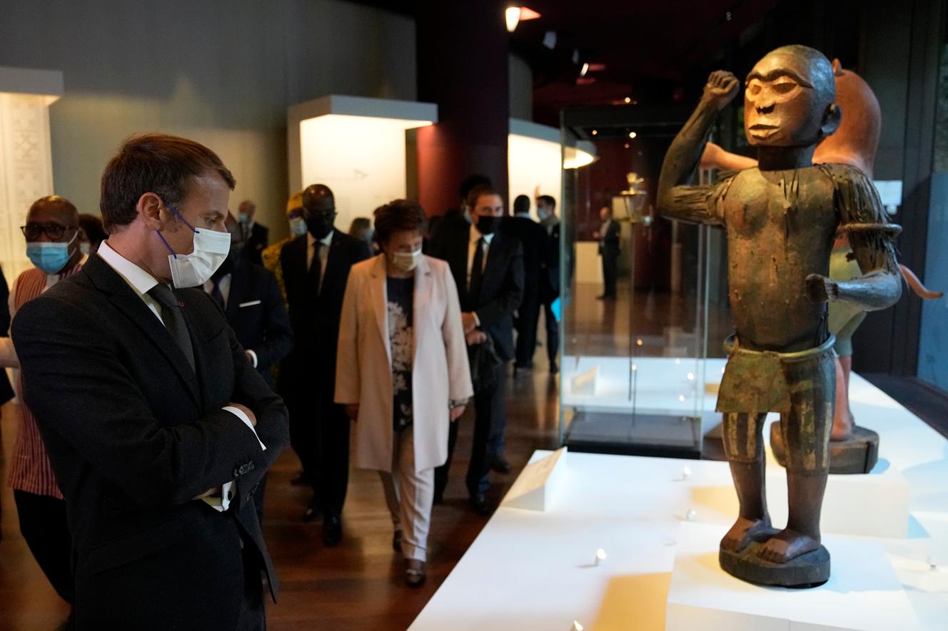 The last exhibition in October 2021, at the Musée Quai-Branly, in Paris, of the royal treasures of the Abomey, which will depart on November 10, 2021 to return to their original homeland in Benin after 130 years of absence.