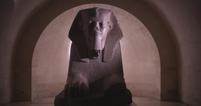 Le sphinx de Tanis provenant de la collection des consuls, salle 338 du Musée du Louvre.