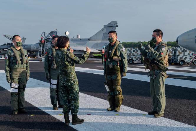 Taiwanese President Tsai Ing-wen visits soldiers on an aircraft carrier on September 15, 2021.