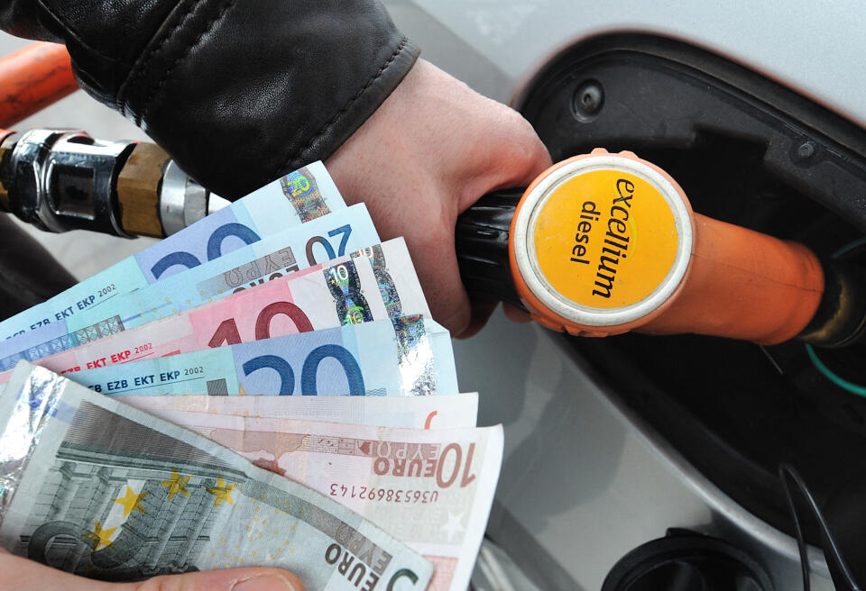 A man fills up at a gas station, on February 28, 2012 in Lille, northern France. Fuel prices reached a new record in France for the fourth consecutive week. Diesel, which concerns 80 % of the French vehicles consumption, now costs 1.44 euro (1.93 US dollar) per liter, close to its 2008 peak. AFP PHOTO PHILIPPE HUGUEN (Photo by Philippe HUGUEN / AFP)