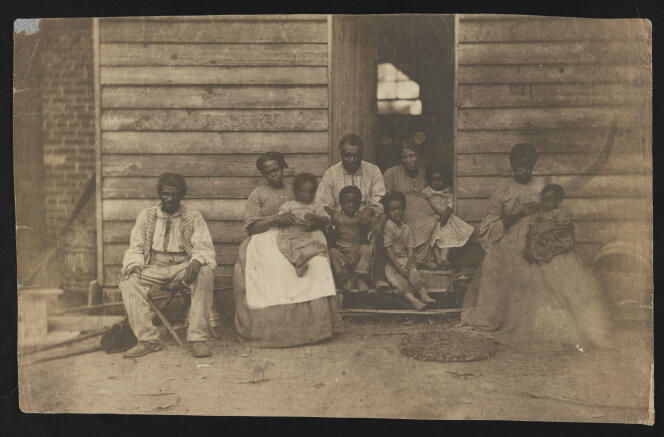 Esclaves afro-américains sur la plantation du Dr William F. Gaines, en Virginie, vers 1860.