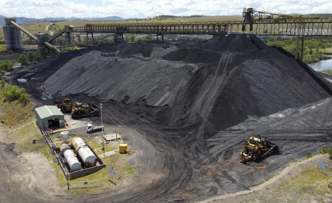 Du charbon prêt à être transporté depuis un site près de Muswellbrook, en Australie, le 2 novembre 2021.