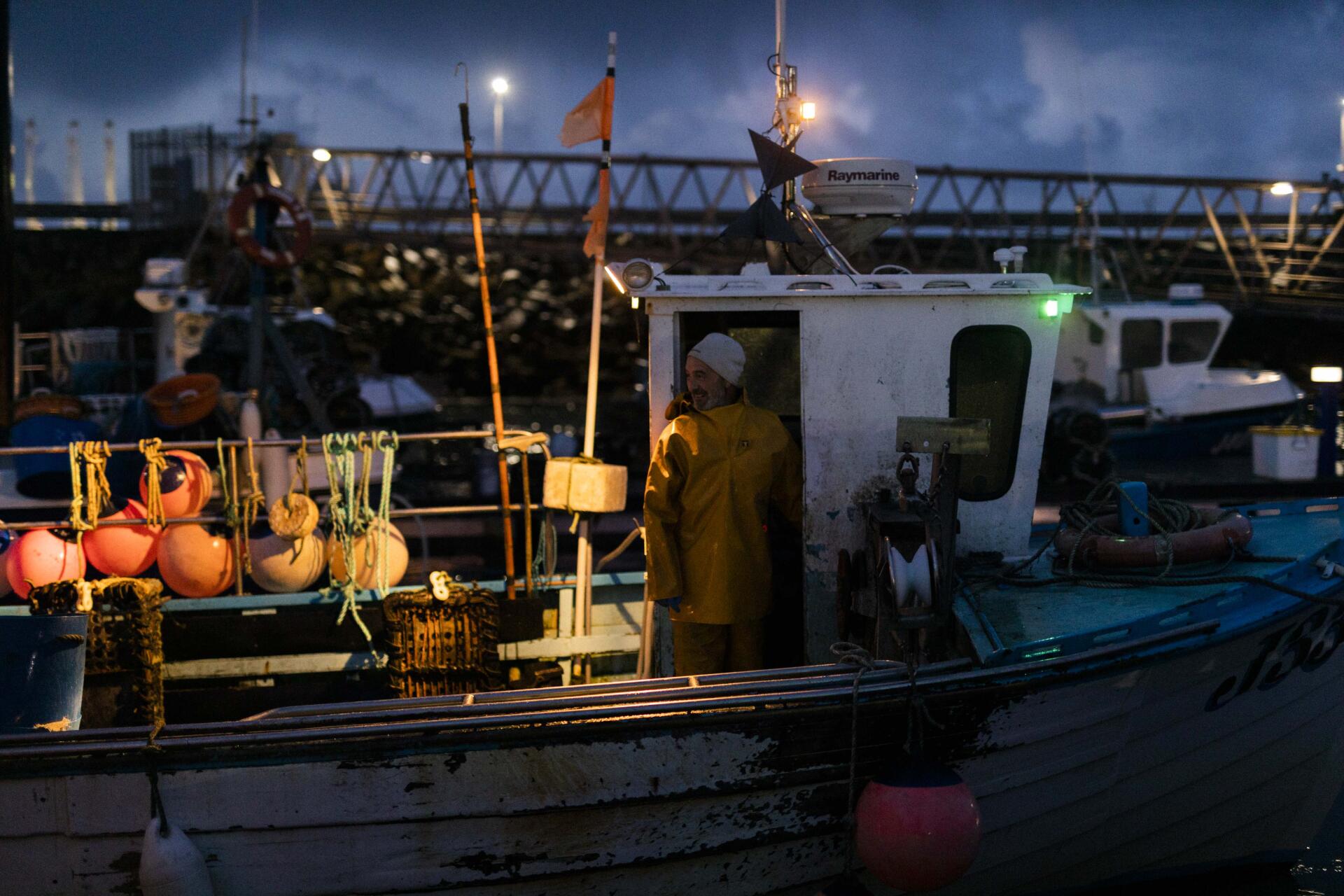 Steph Noel (52 ans), un pêcheur de Jersey quittant le port de Saint-Hélier, le 2 novembre 2021.