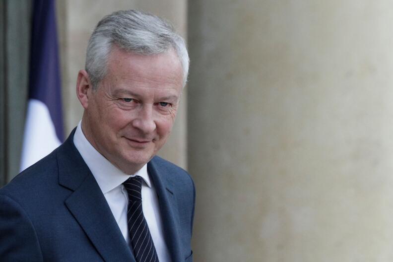 French Economy and Finance Minister Bruno Le Maire reacts as he leaves the Elysee Presidential Palace after a weekly cabinet meeting on November 3, 2021 in Paris. (Photo by GEOFFROY VAN DER HASSELT / AFP)